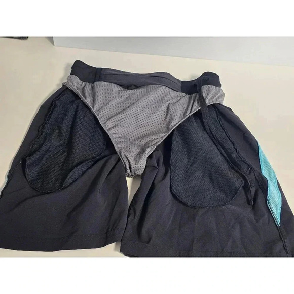 Men's Under‎ Armour Shorts SM Black/Light Blue - Picture 7 of 7